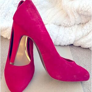 Red Jessica Simpson heels